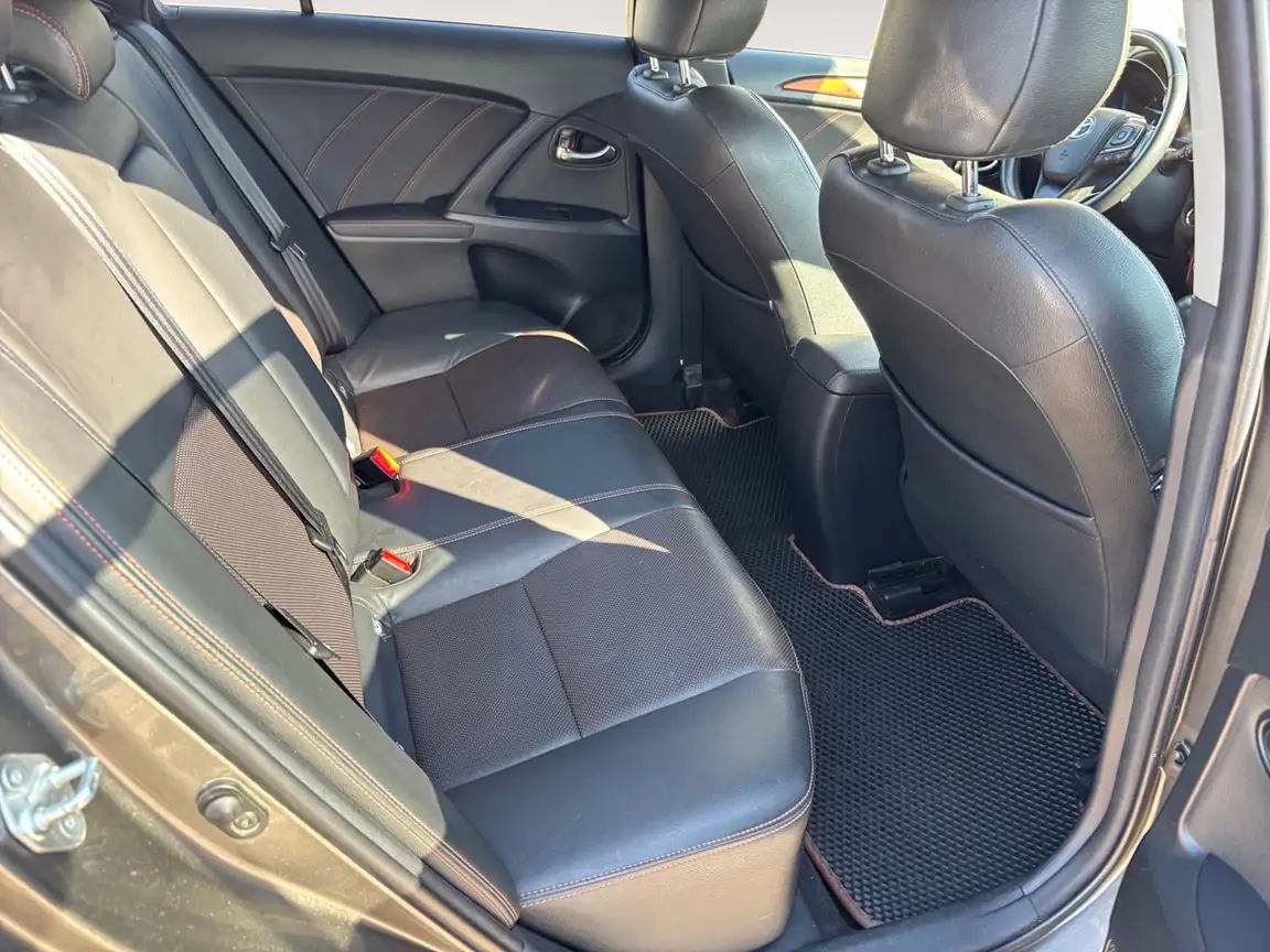 TOYOTA AVENSIS