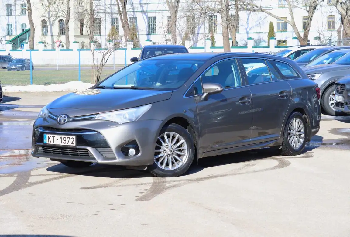 TOYOTA AVENSIS