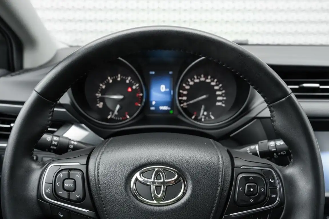 TOYOTA AVENSIS