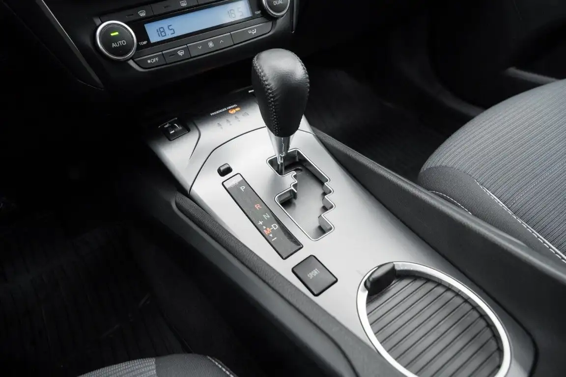 TOYOTA AVENSIS