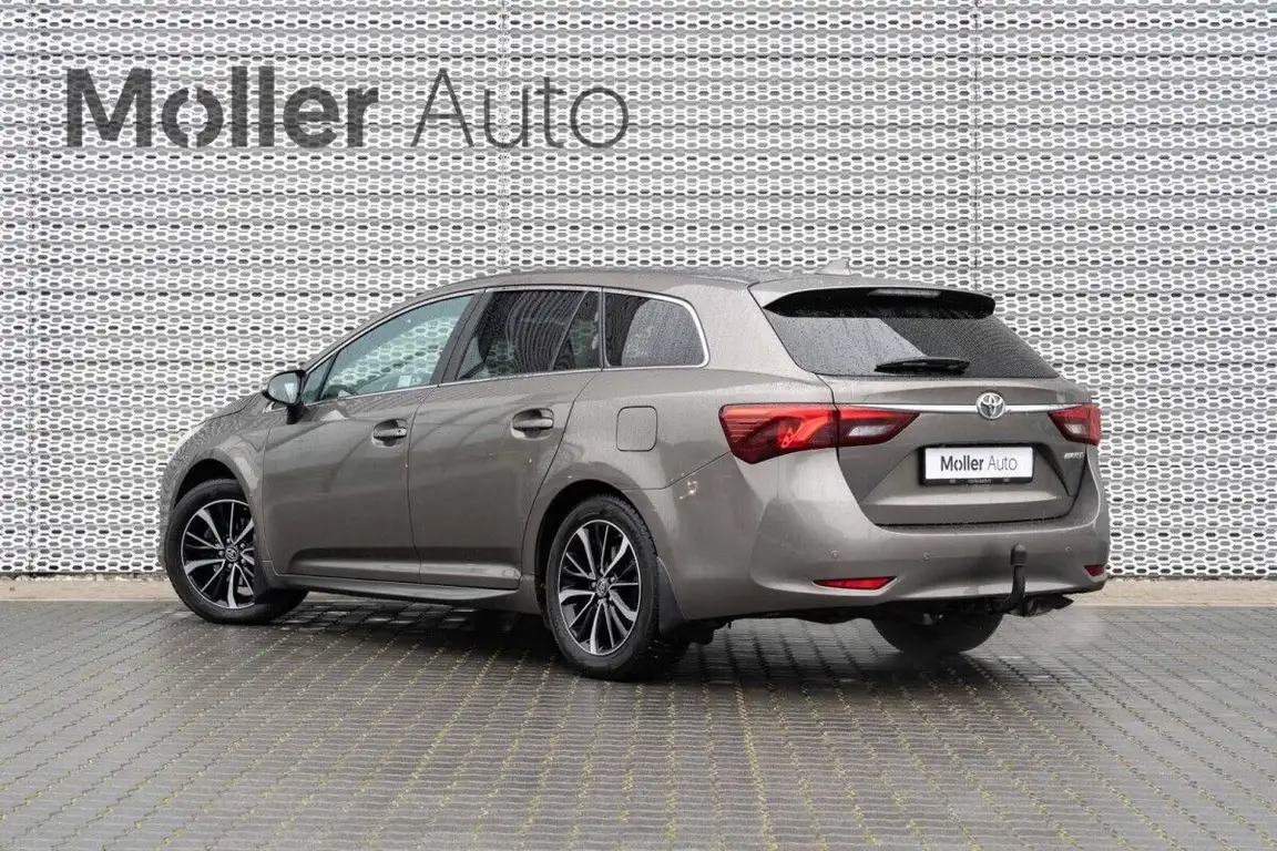TOYOTA AVENSIS