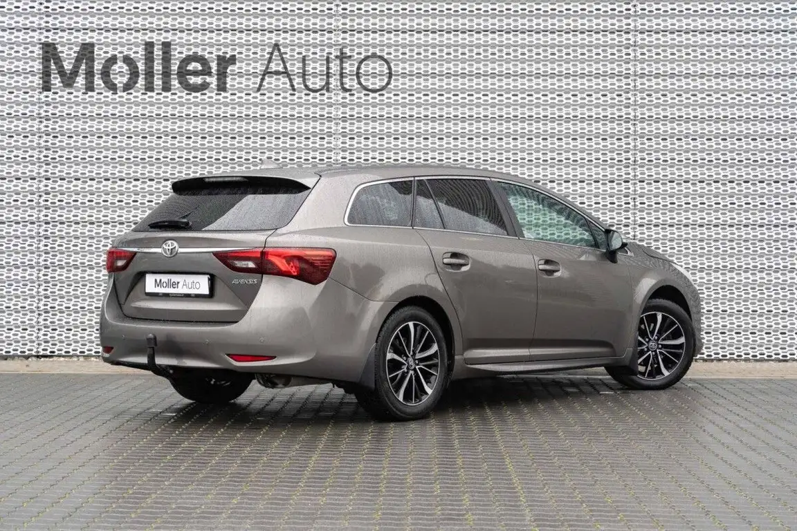 TOYOTA AVENSIS