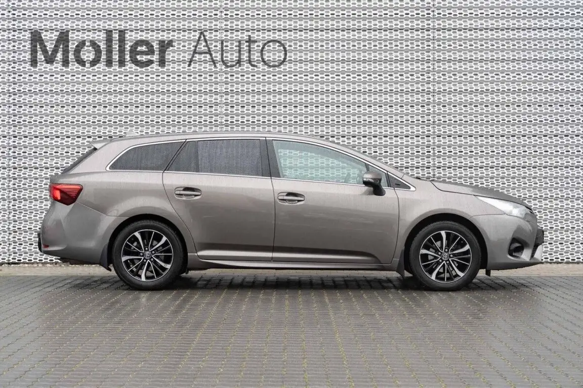 TOYOTA AVENSIS