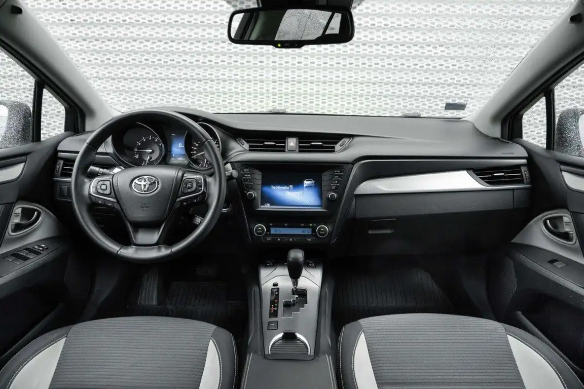 TOYOTA AVENSIS