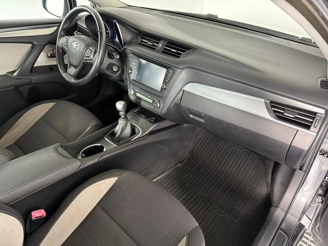 TOYOTA AVENSIS