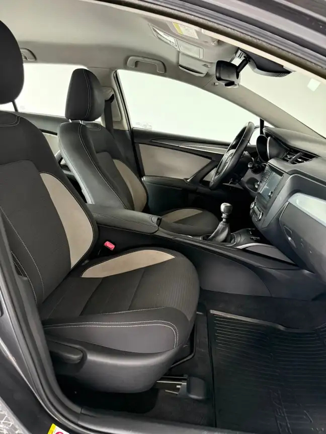 TOYOTA AVENSIS
