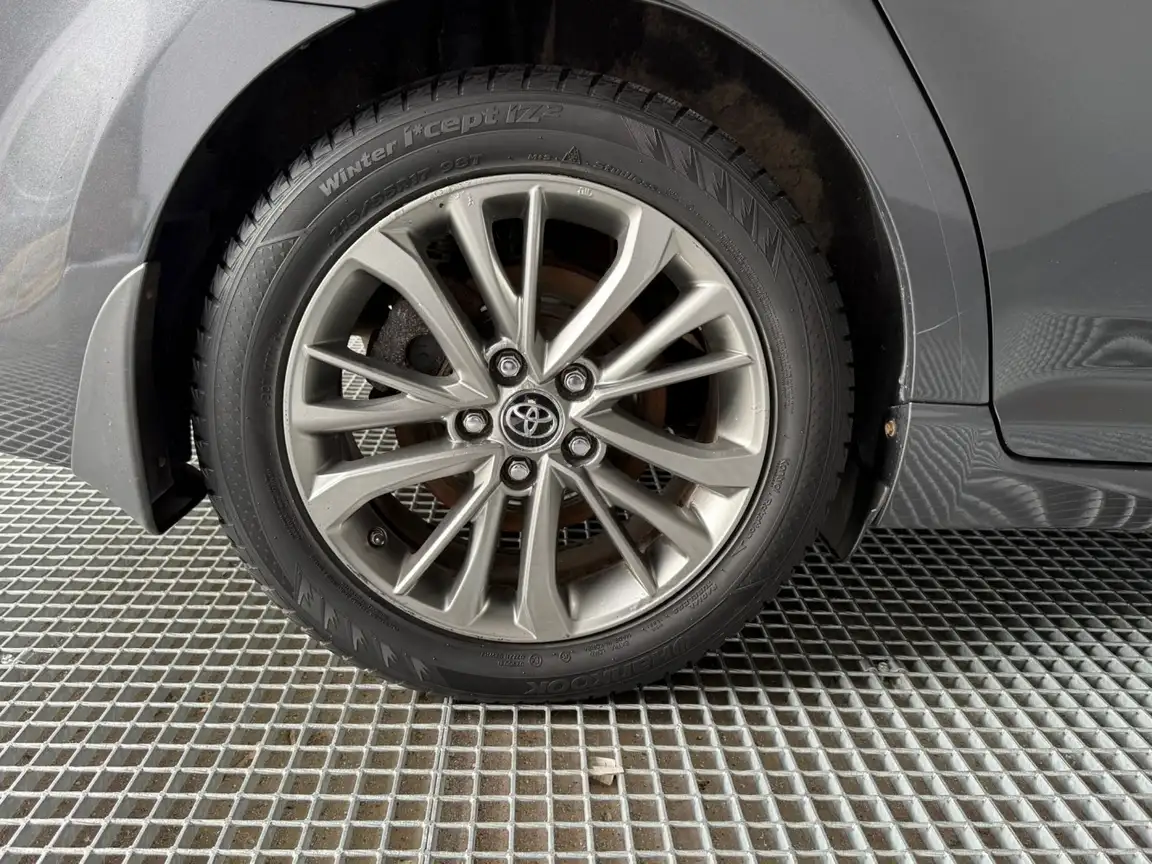 TOYOTA AVENSIS