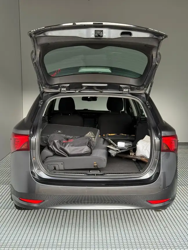 TOYOTA AVENSIS