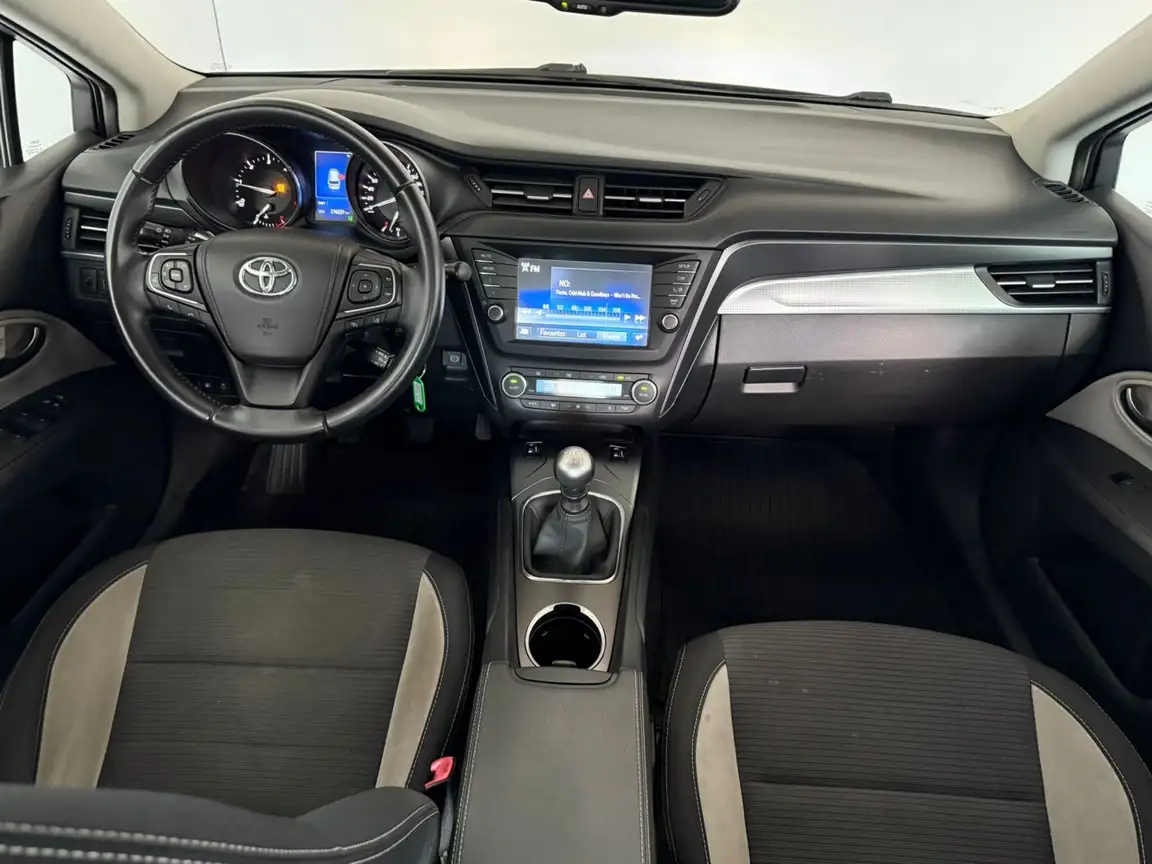 TOYOTA AVENSIS