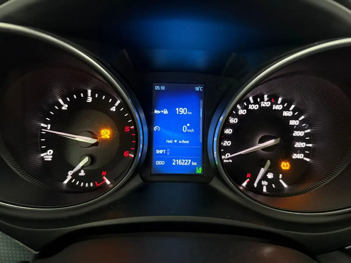 TOYOTA AVENSIS