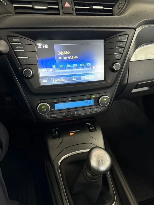 TOYOTA AVENSIS