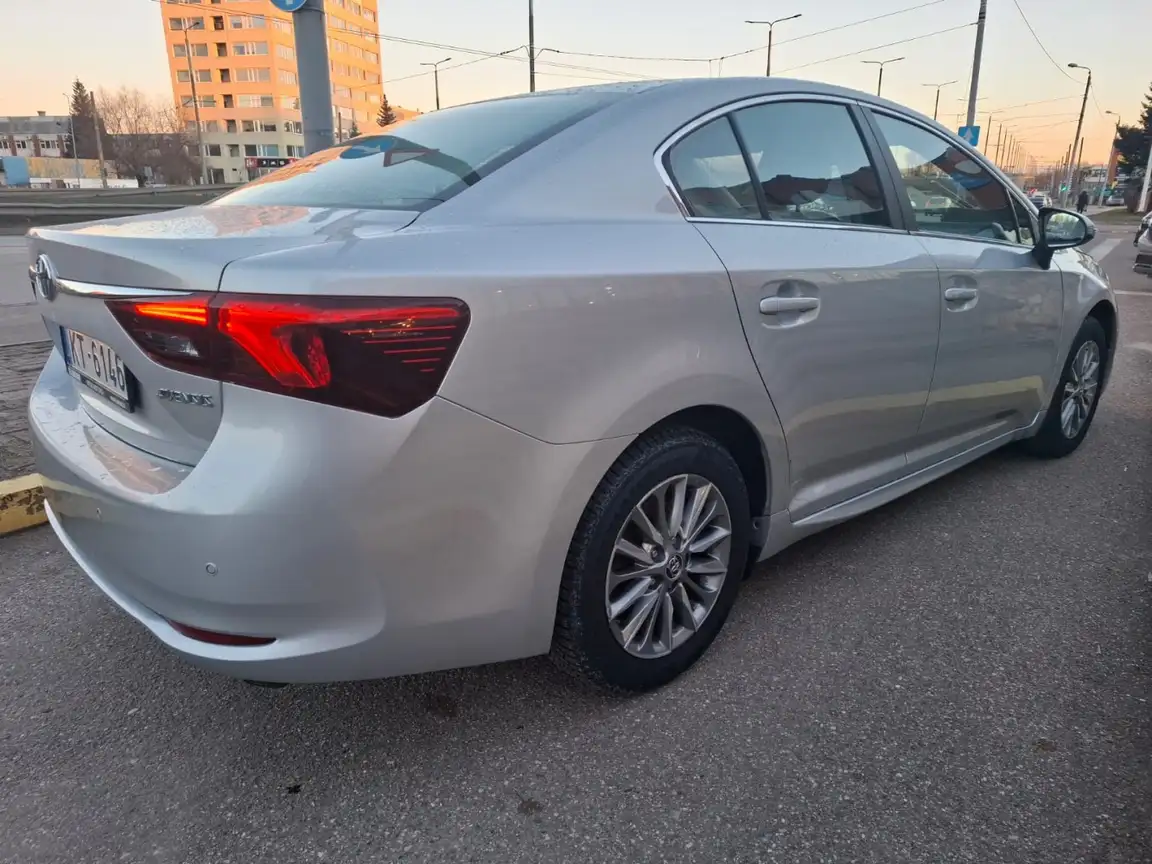 TOYOTA AVENSIS