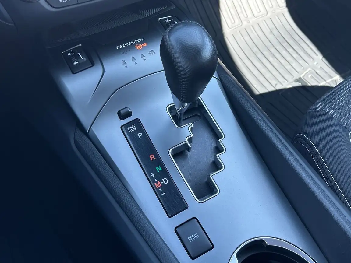 TOYOTA AVENSIS