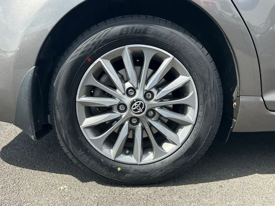 TOYOTA AVENSIS
