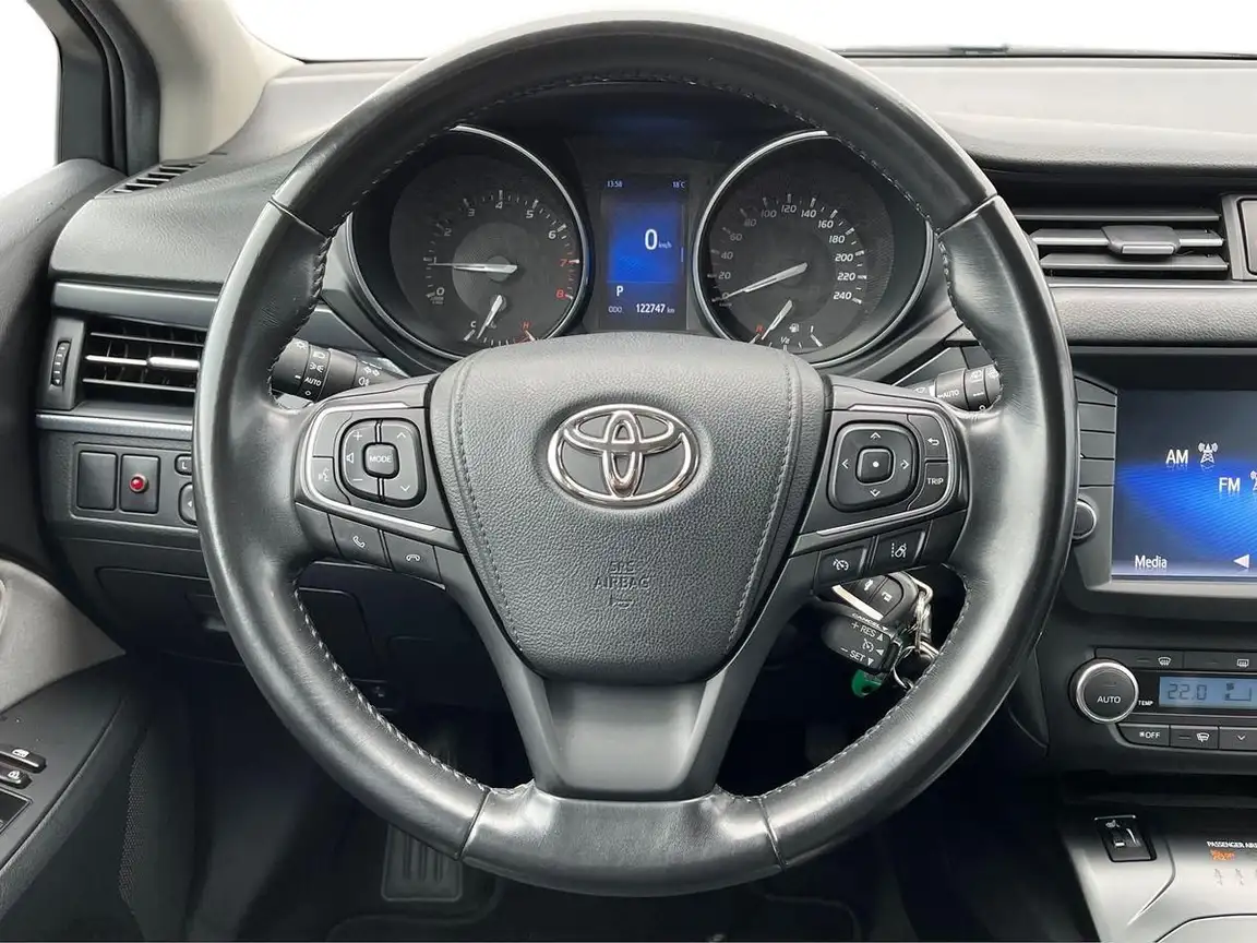 TOYOTA AVENSIS