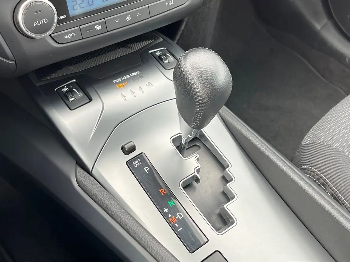 TOYOTA AVENSIS
