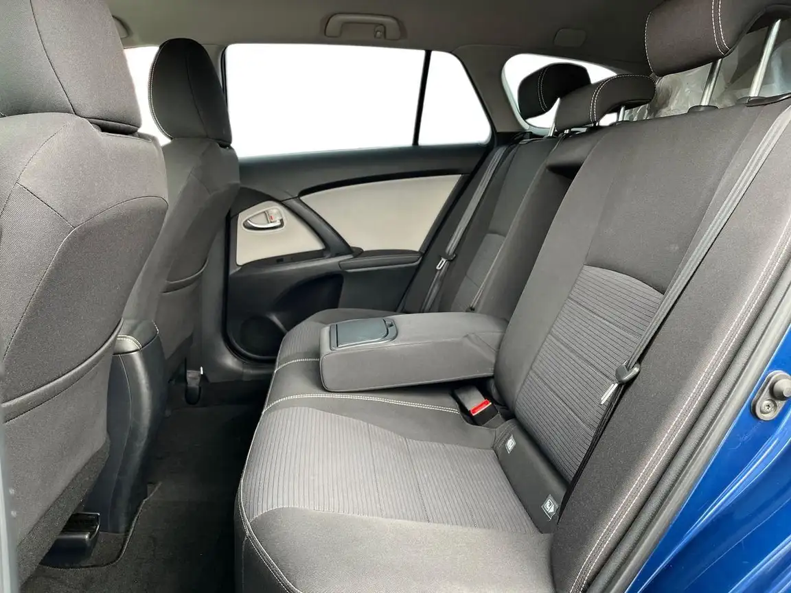 TOYOTA AVENSIS