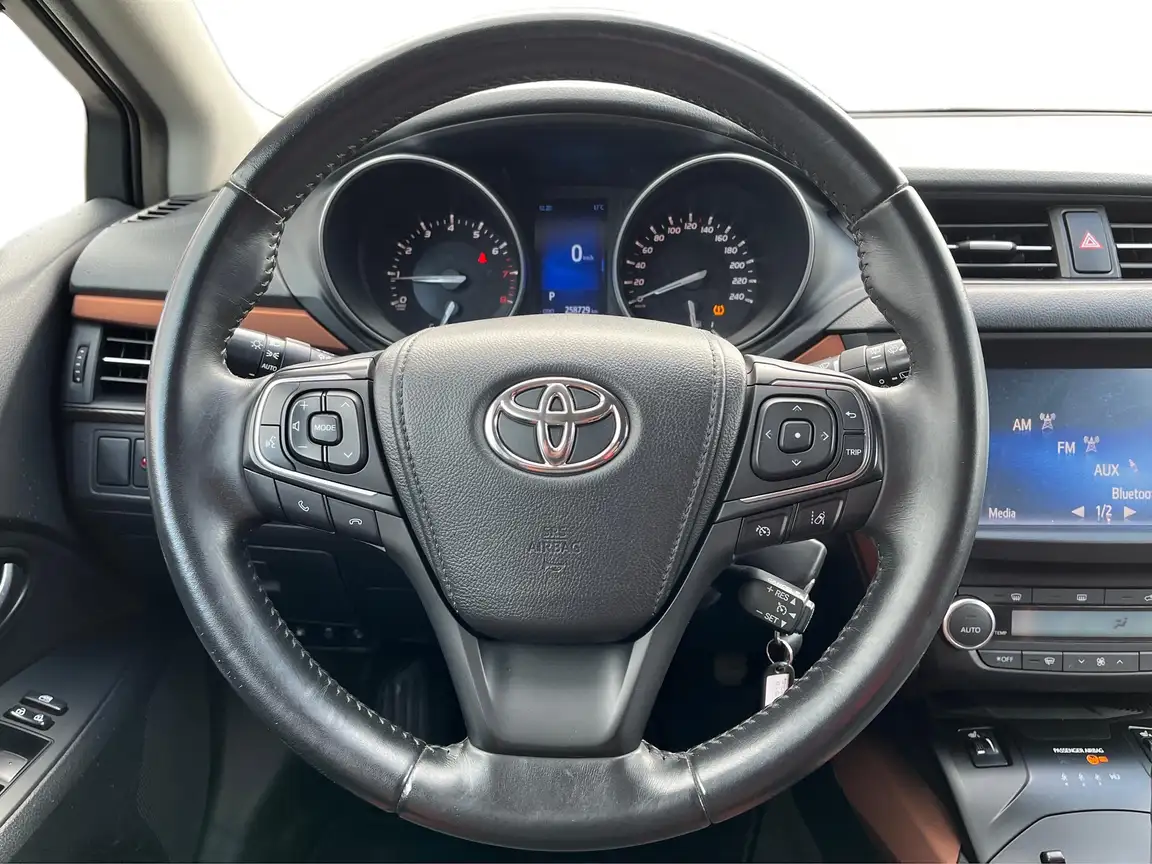 TOYOTA AVENSIS
