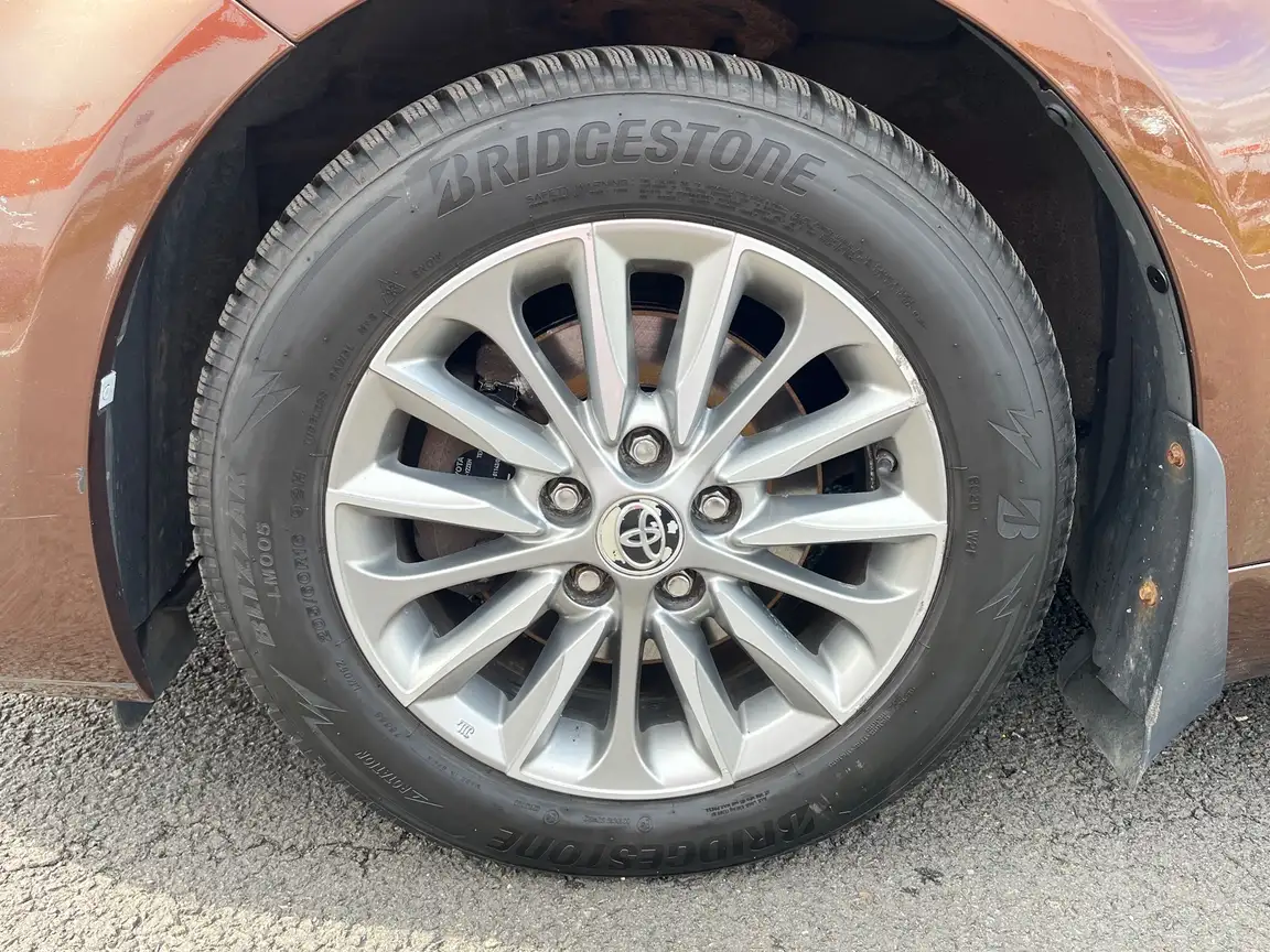 TOYOTA AVENSIS