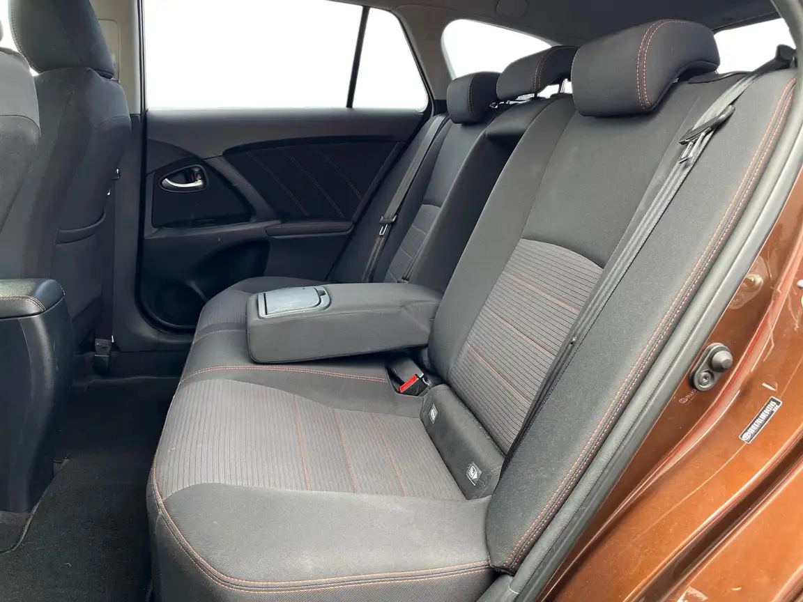 TOYOTA AVENSIS