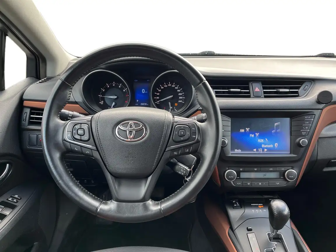 TOYOTA AVENSIS