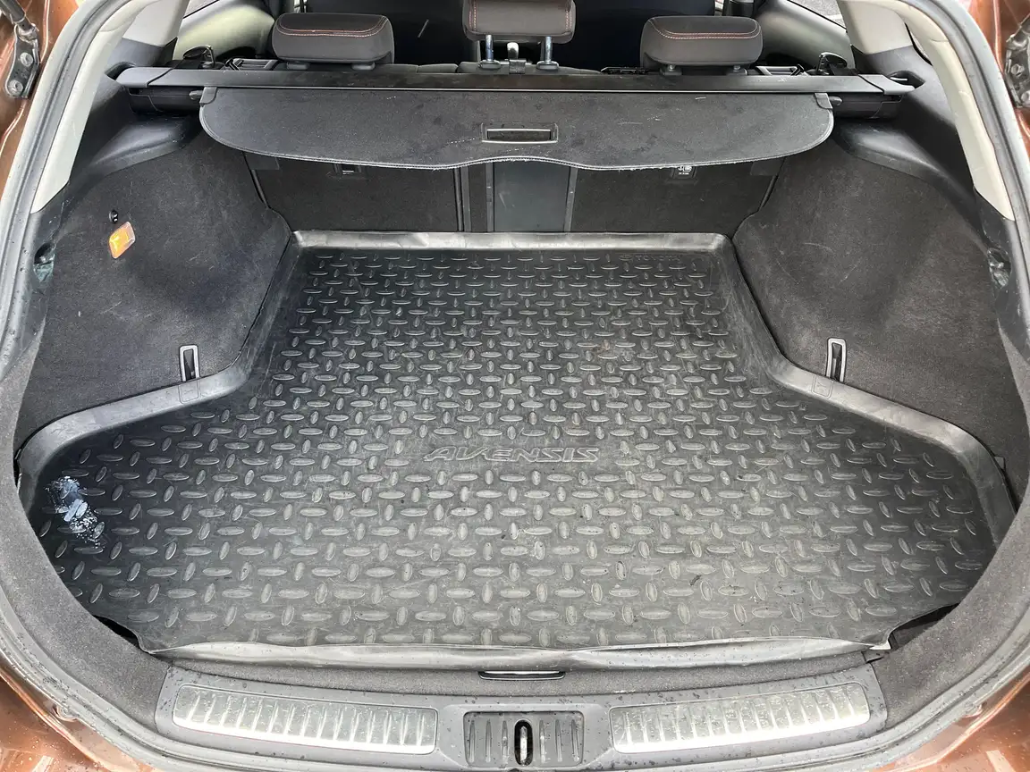 TOYOTA AVENSIS