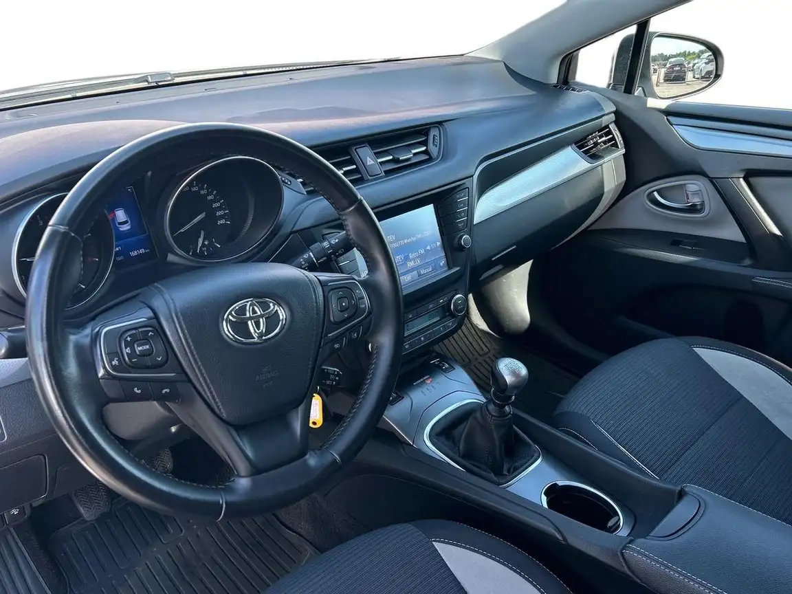 TOYOTA AVENSIS