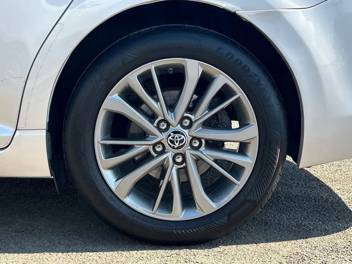 TOYOTA AVENSIS