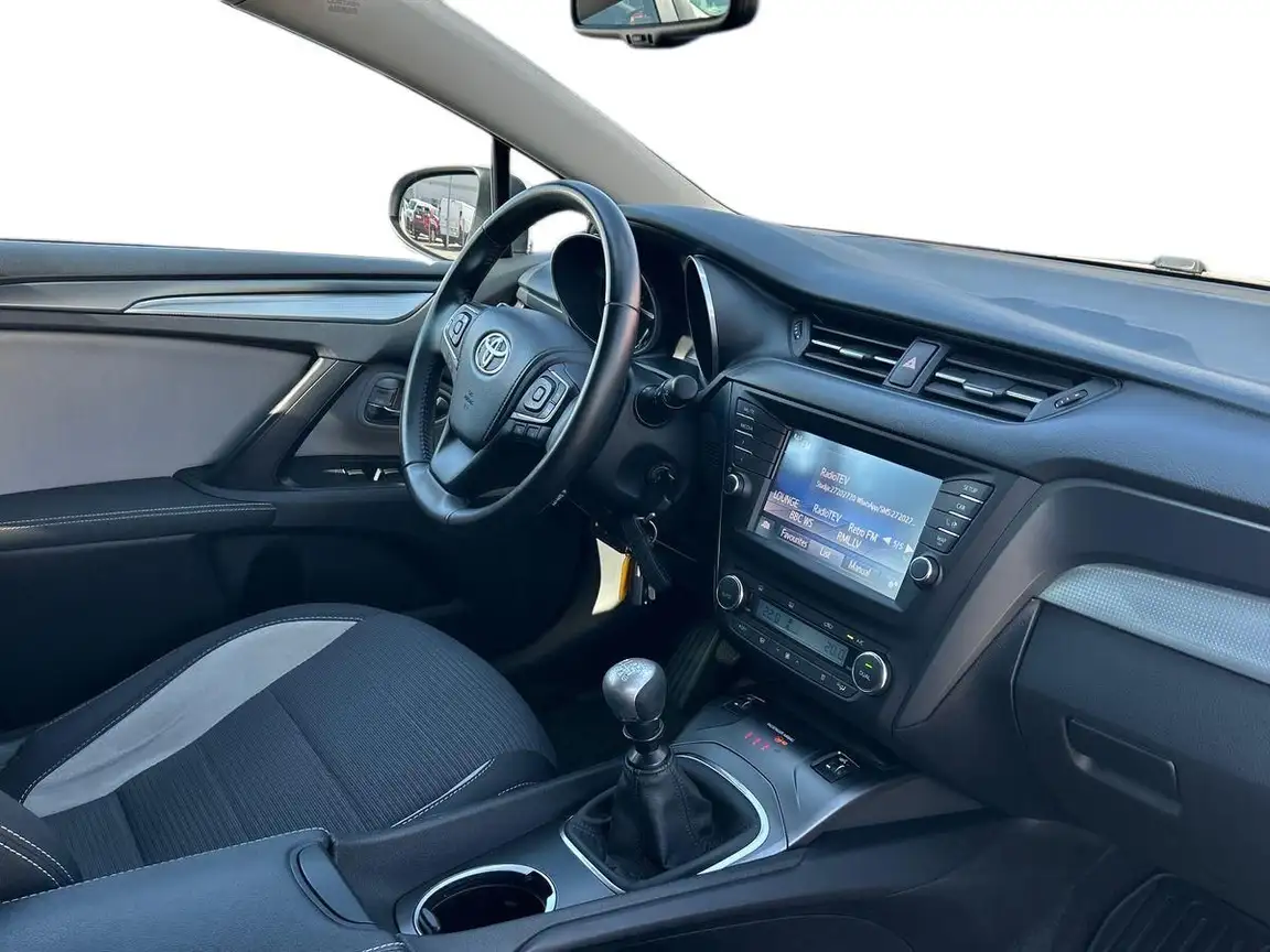 TOYOTA AVENSIS