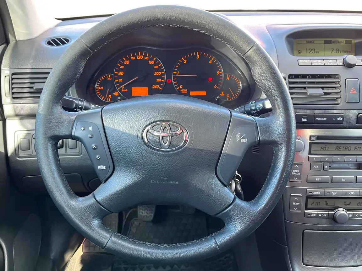 TOYOTA AVENSIS