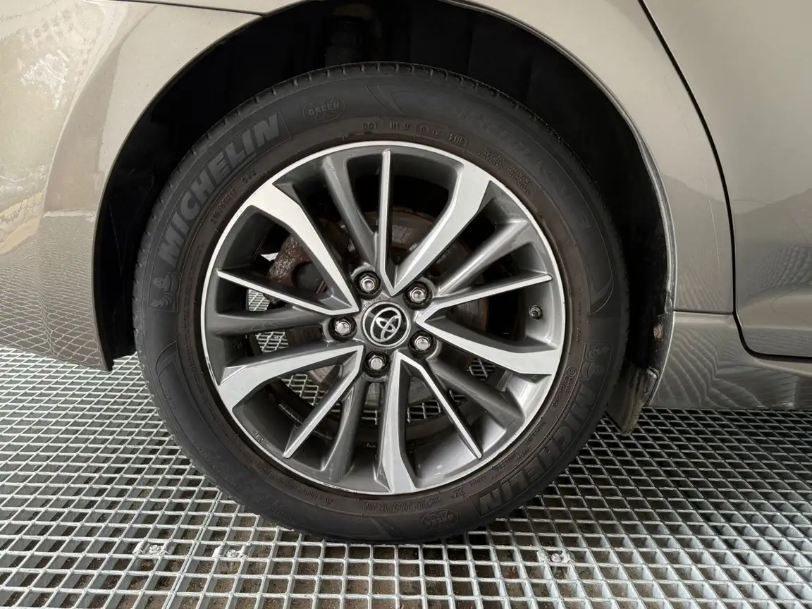 TOYOTA AVENSIS