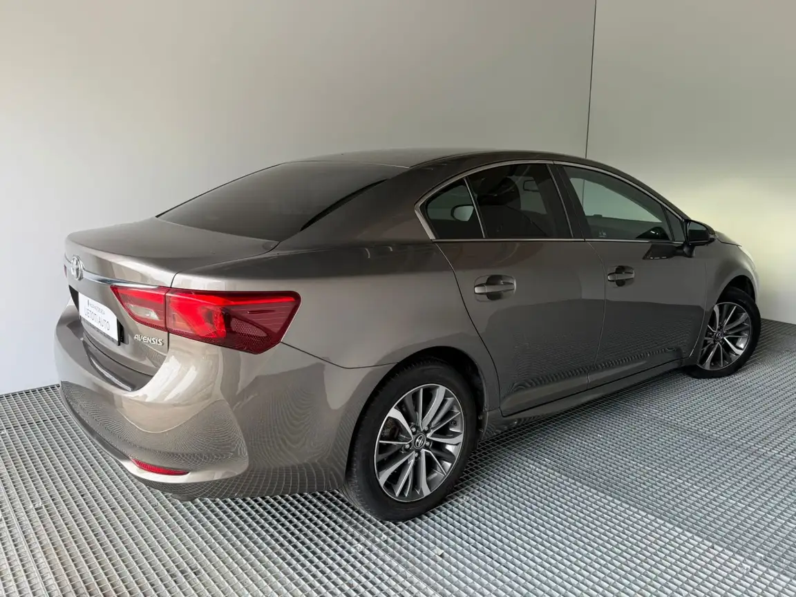 TOYOTA AVENSIS