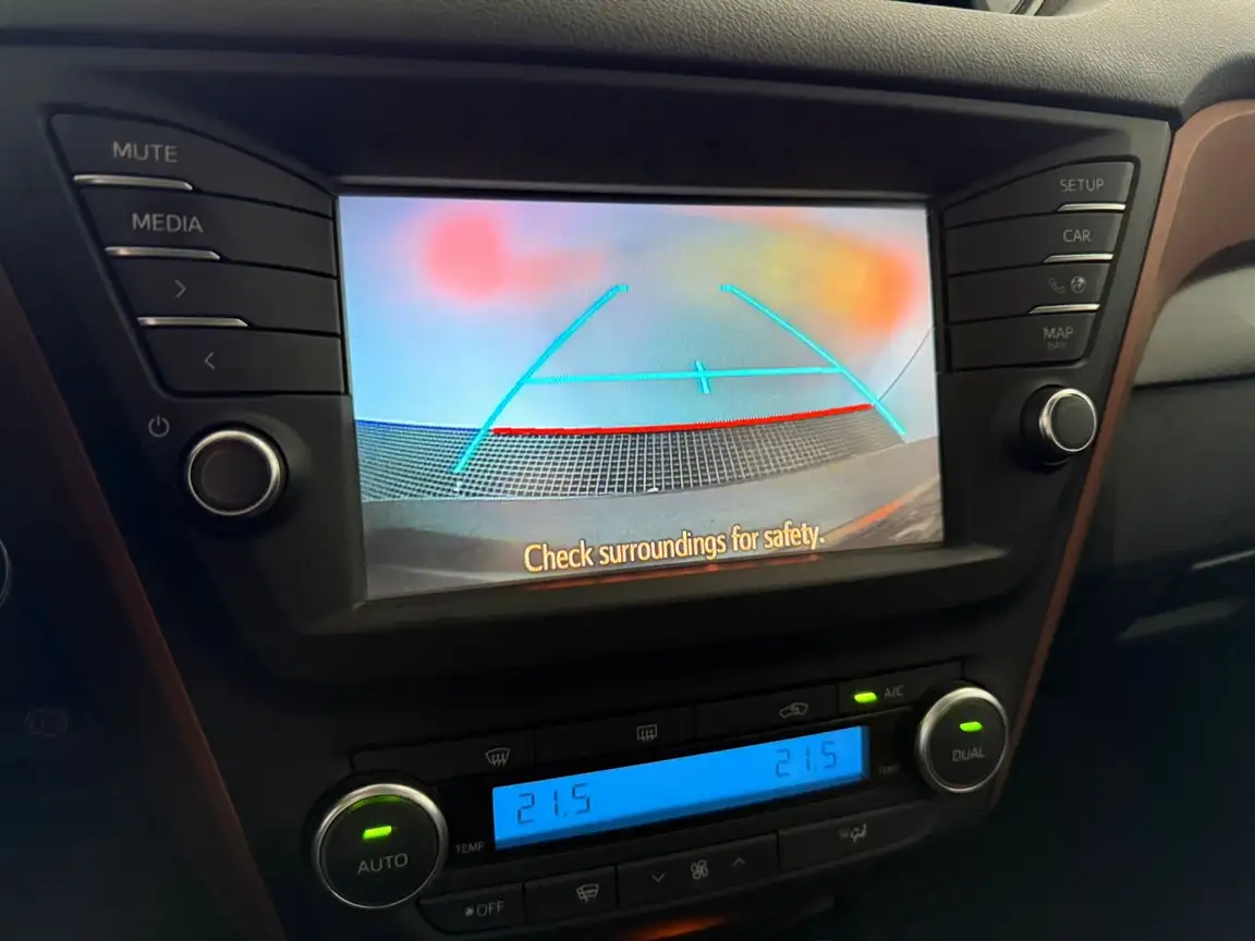 TOYOTA AVENSIS