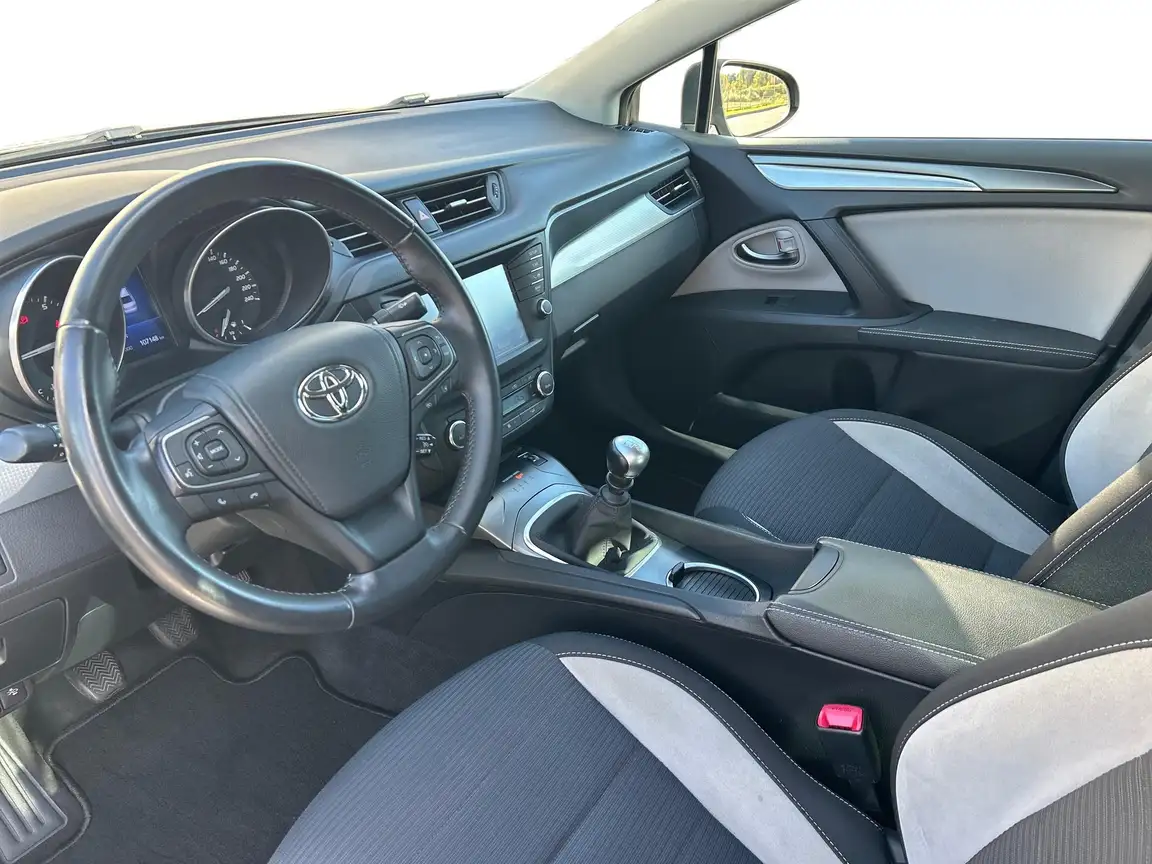 TOYOTA AVENSIS