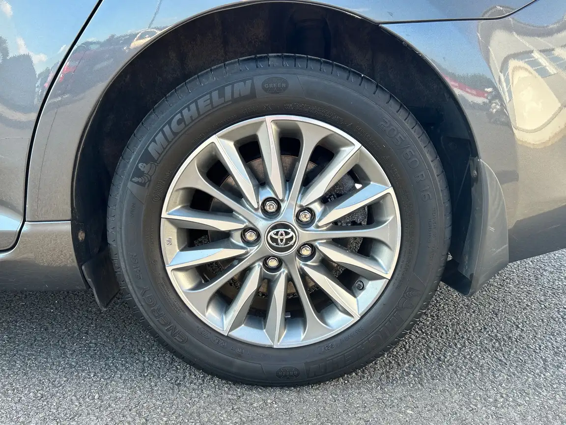 TOYOTA AVENSIS