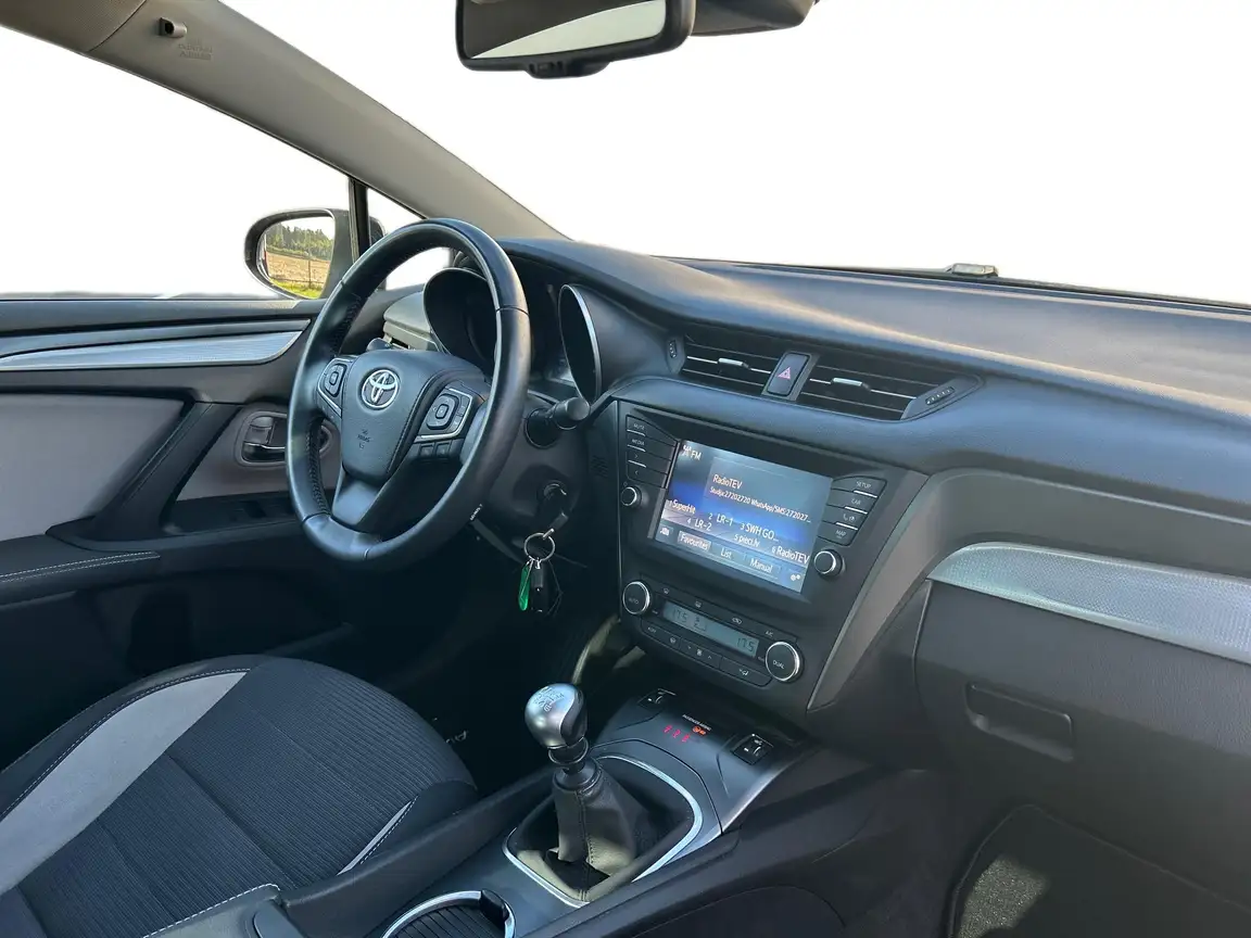 TOYOTA AVENSIS
