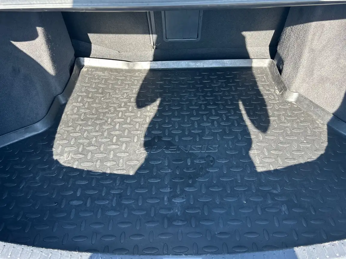 TOYOTA AVENSIS