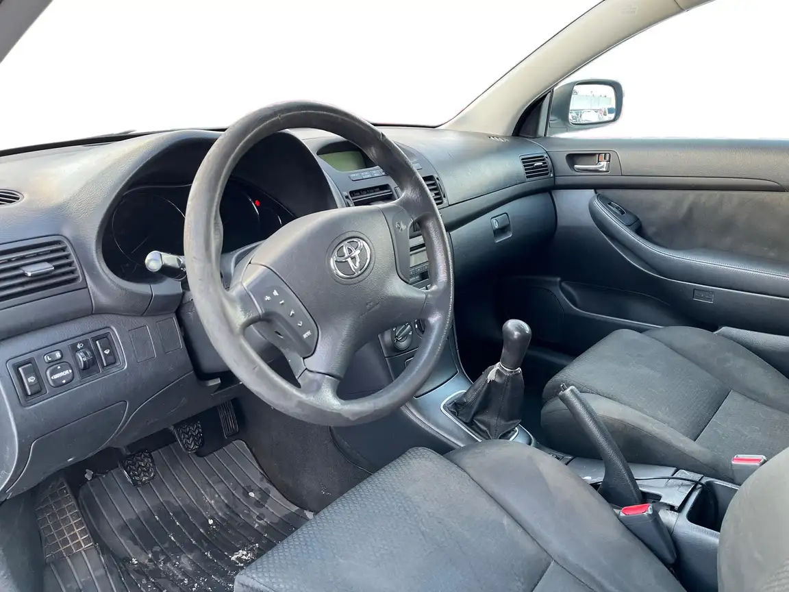 TOYOTA AVENSIS