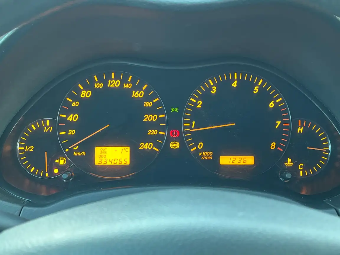 TOYOTA AVENSIS