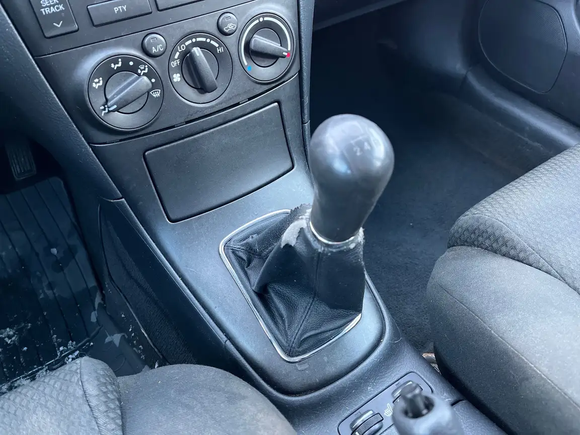 TOYOTA AVENSIS