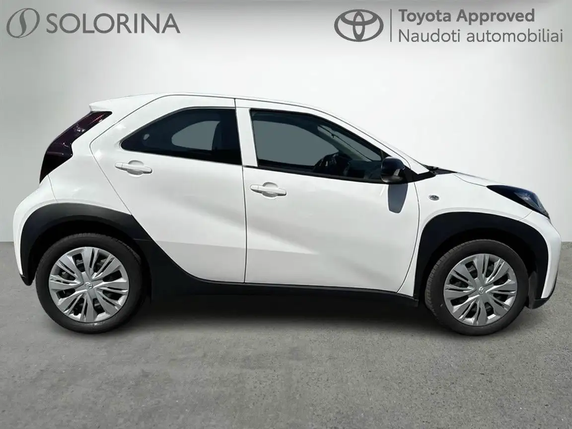 TOYOTA AYGO X