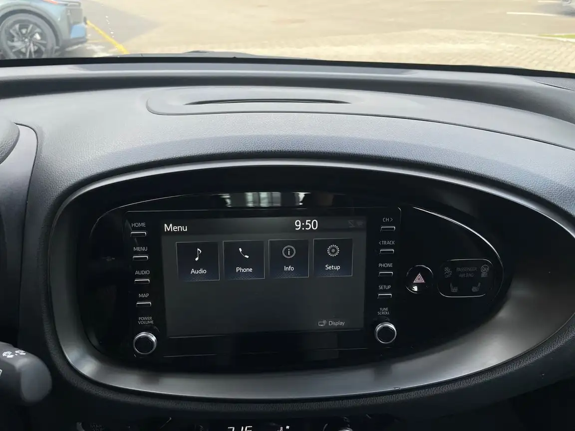 TOYOTA AYGO X