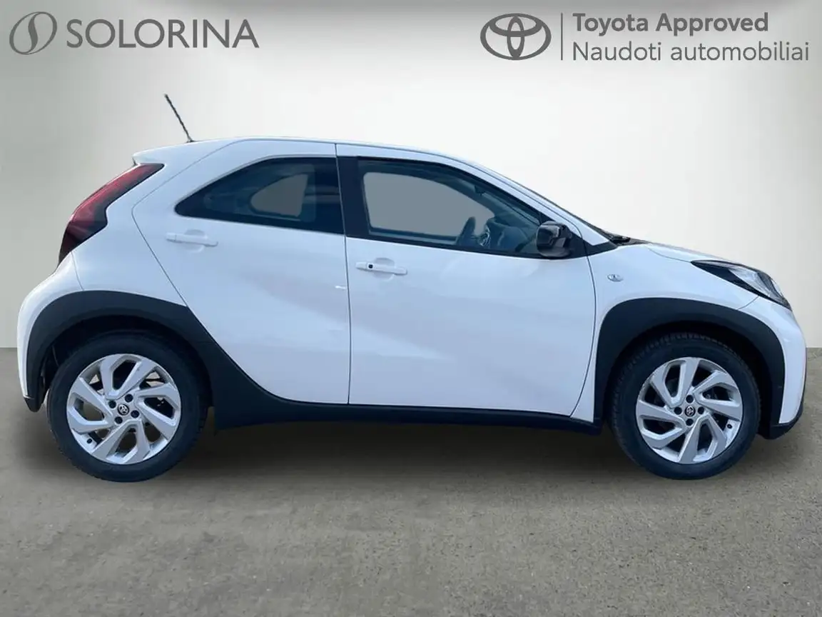 TOYOTA AYGO X