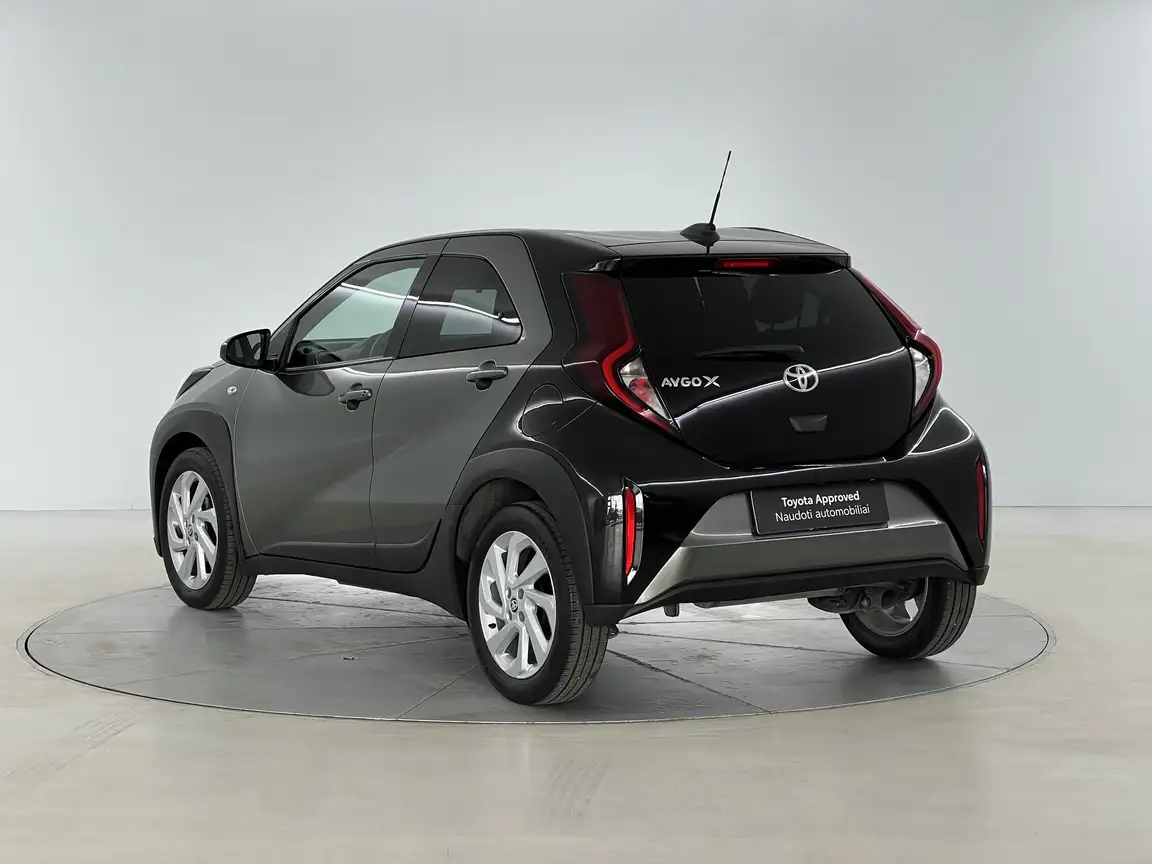 TOYOTA AYGO X