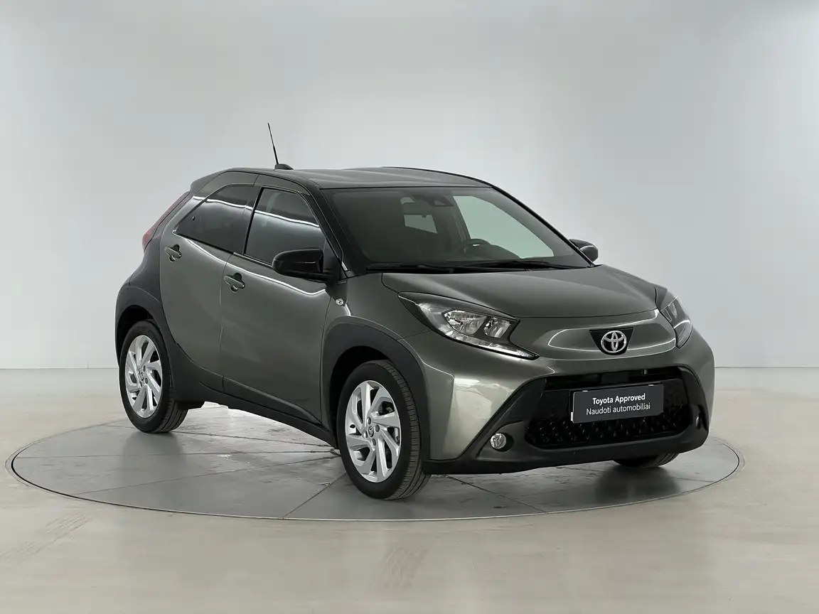 TOYOTA AYGO X