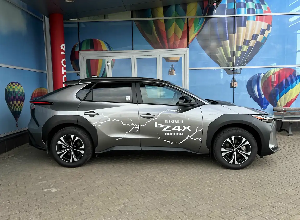 TOYOTA BZ