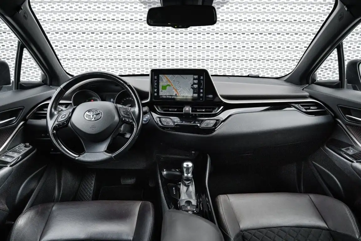 TOYOTA C-HR