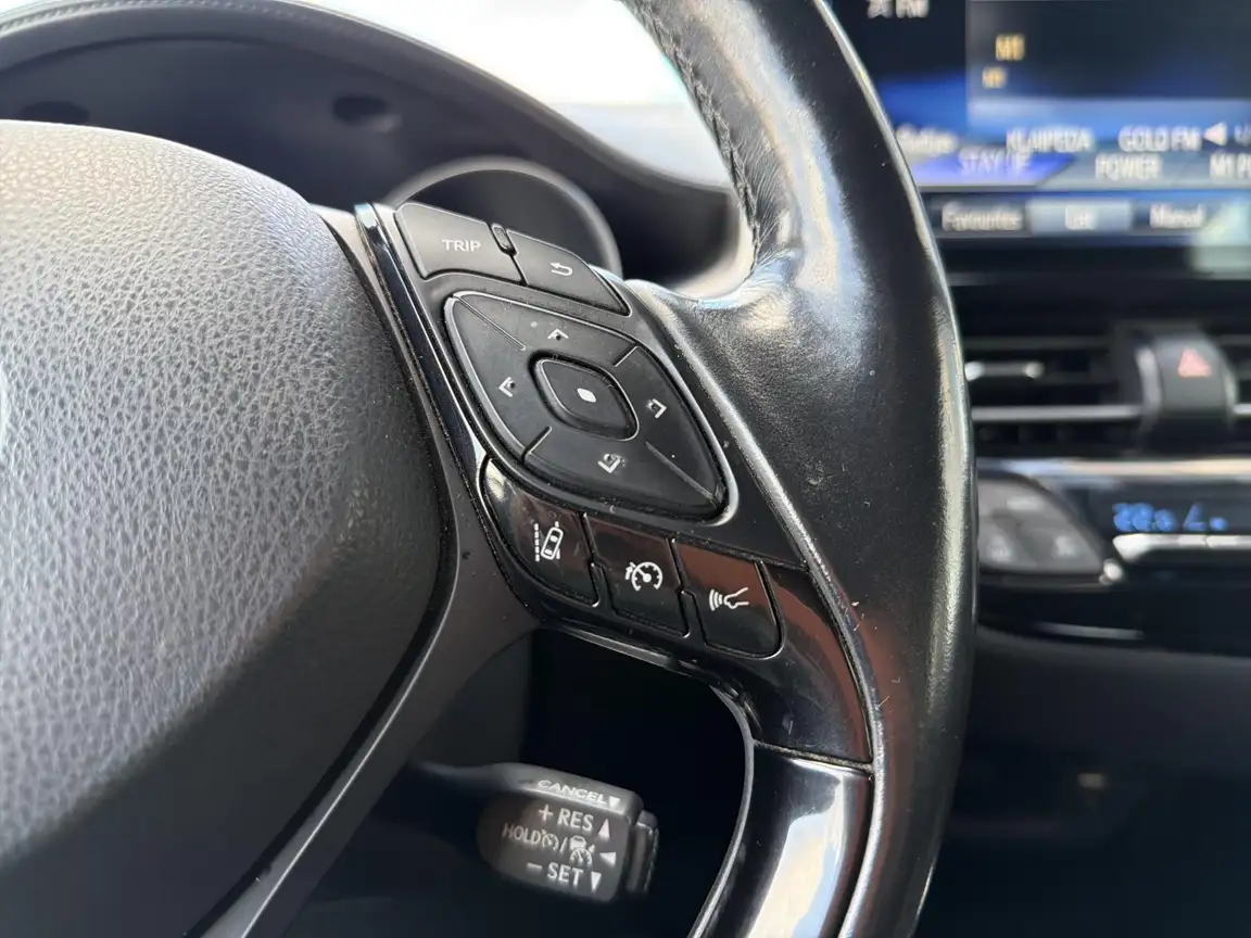 TOYOTA C-HR