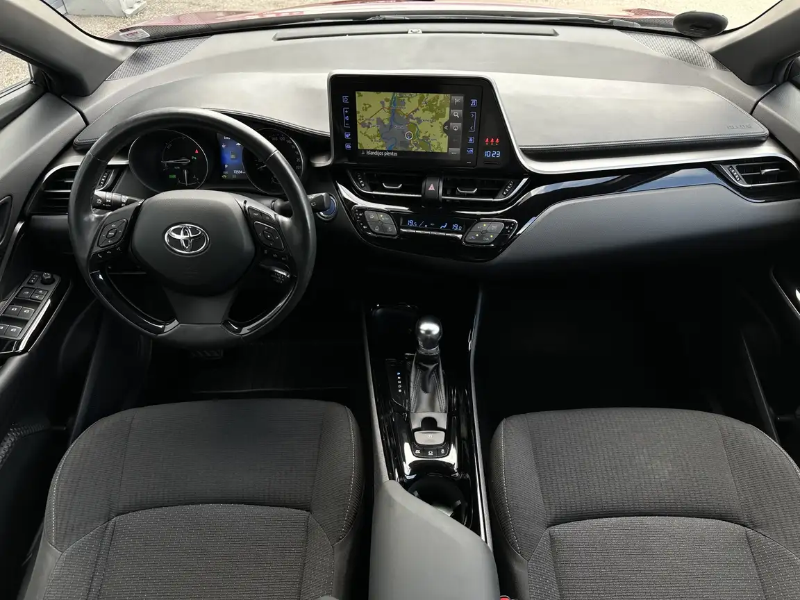TOYOTA C-HR
