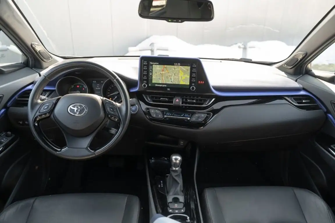 TOYOTA C-HR